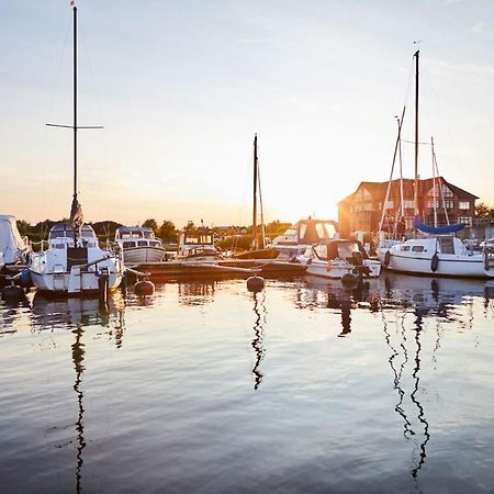 Bades Huk Marina Hotel Hohen Wieschendorf Екстериор снимка
