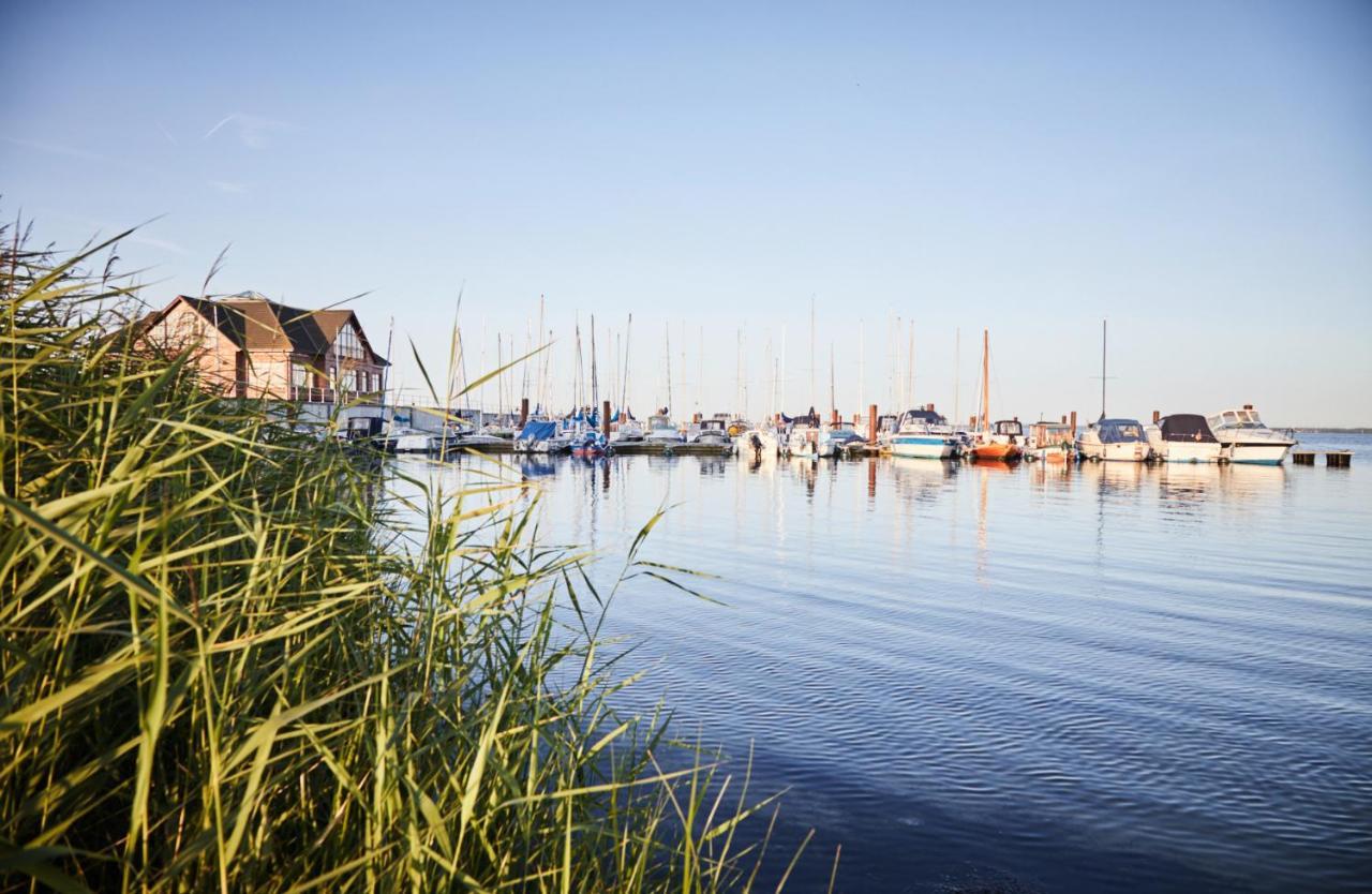 Bades Huk Marina Hotel Hohen Wieschendorf Екстериор снимка