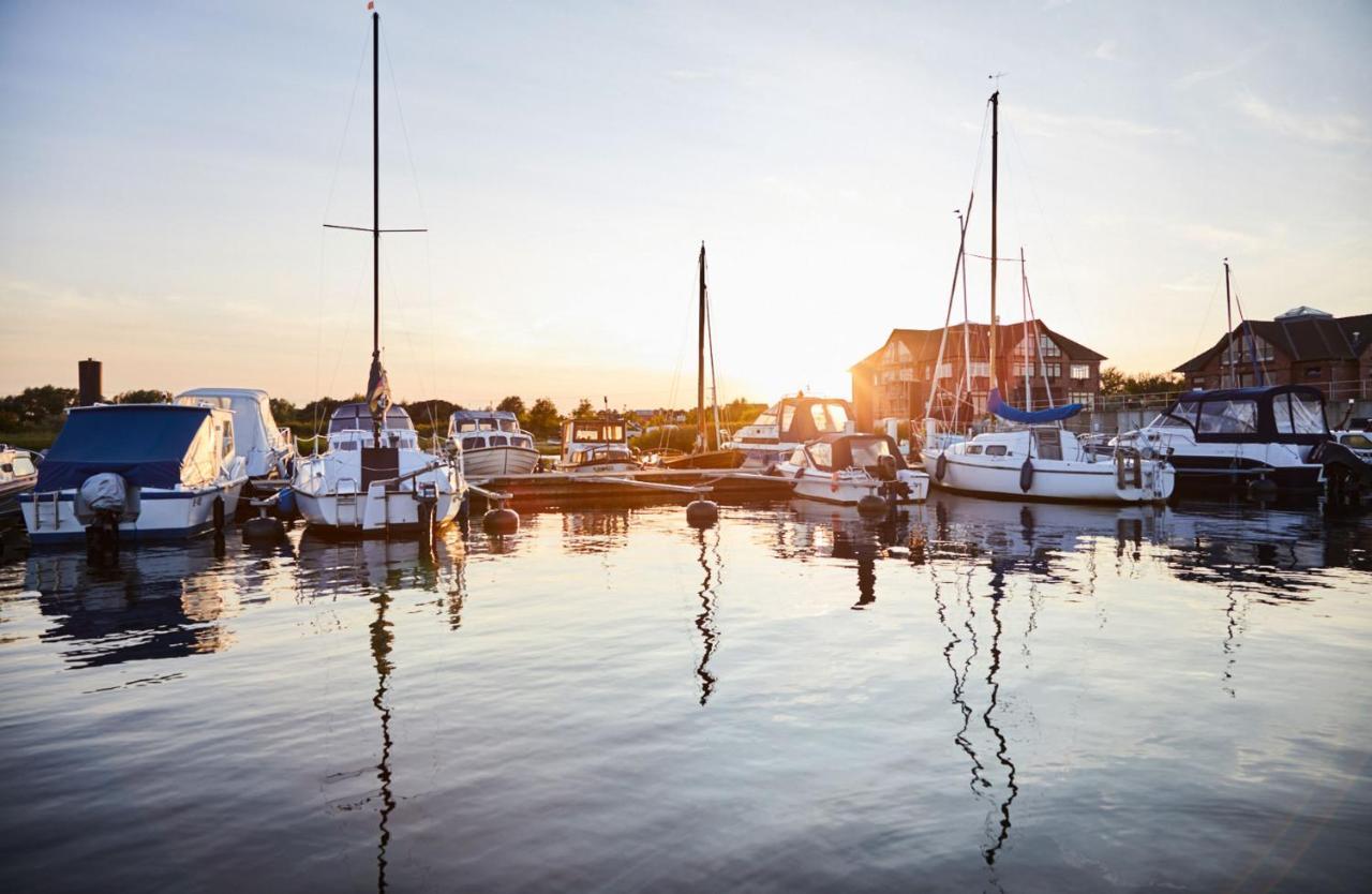 Bades Huk Marina Hotel Hohen Wieschendorf Екстериор снимка