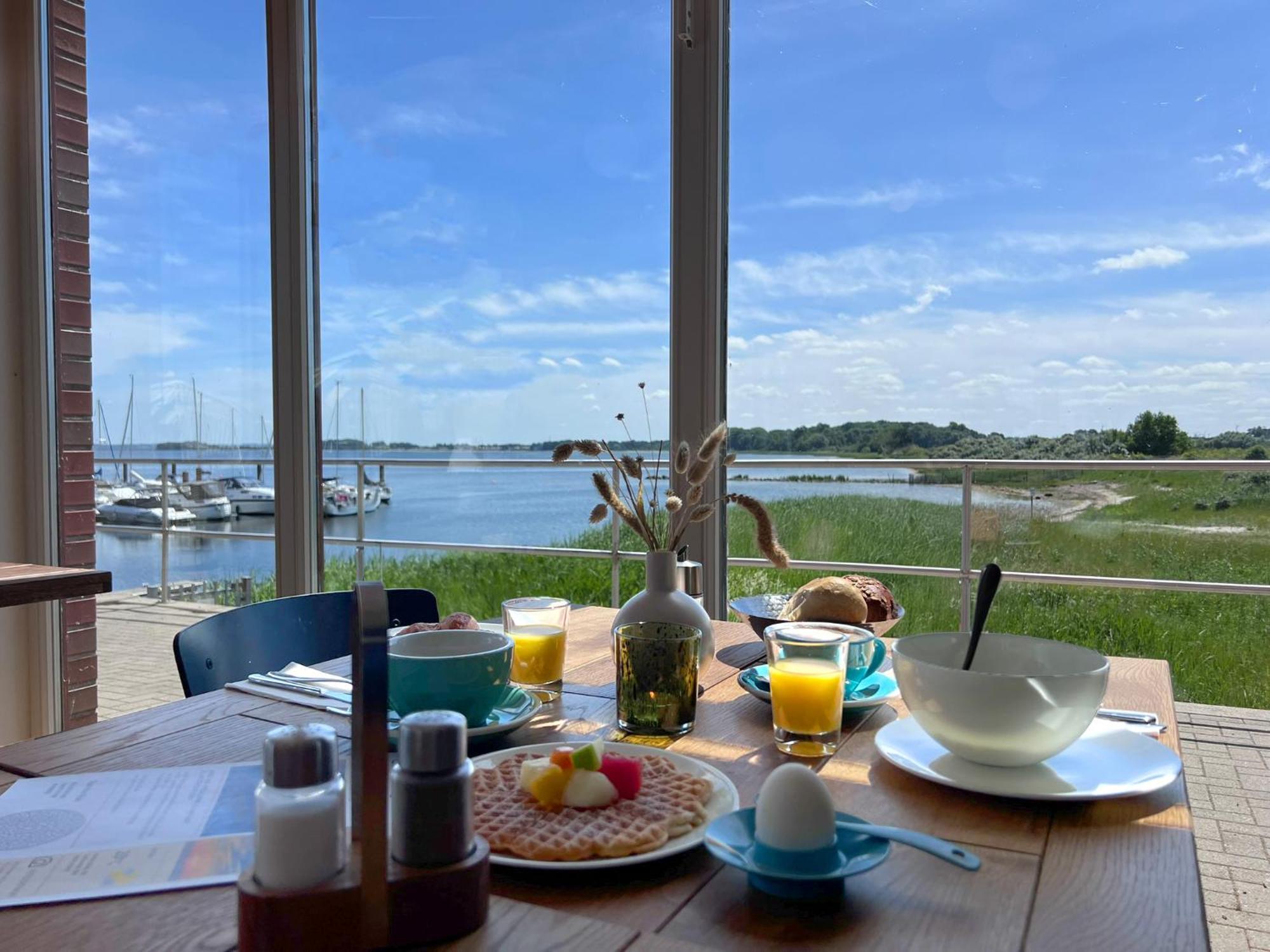 Bades Huk Marina Hotel Hohen Wieschendorf Екстериор снимка